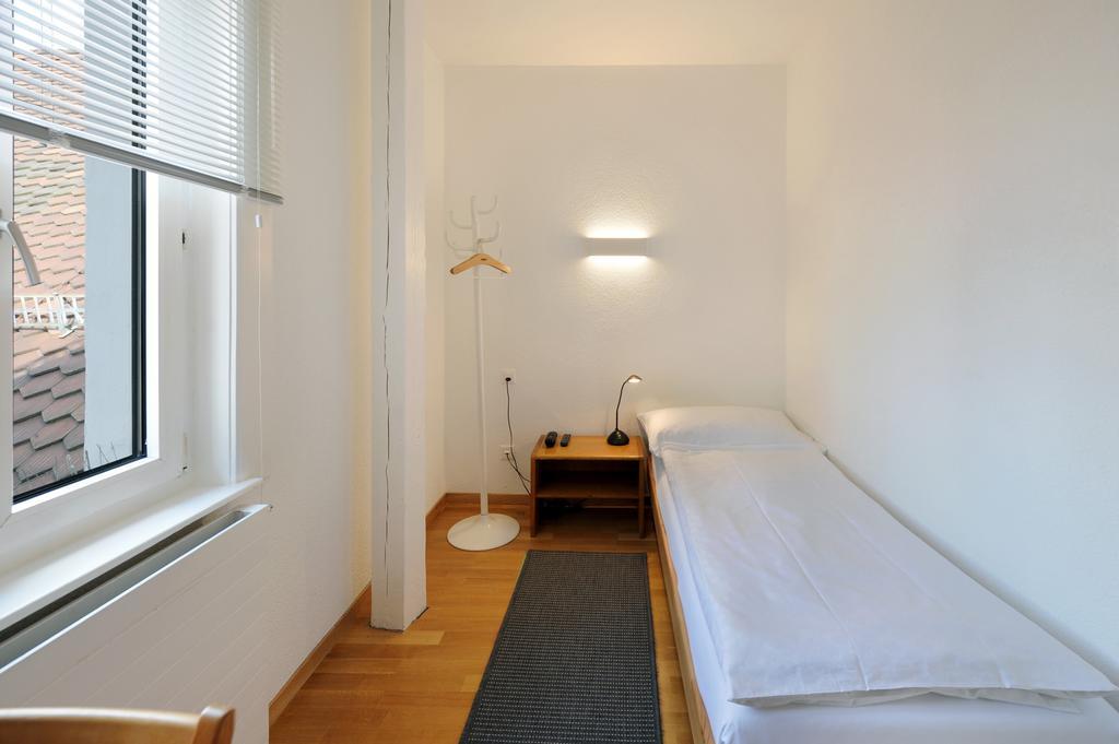 Eenpersoonskamer met Externe Eigen Badkamer
